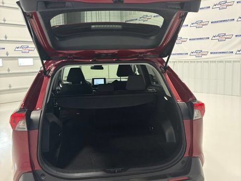 Used 2025 Toyota RAV4 XLE AWD/4WD image 32