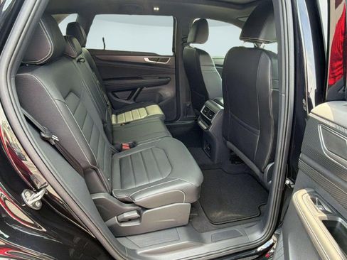Certified 2024 Volkswagen Atlas Cross Sport SEL R-Line AWD/4WD image 29