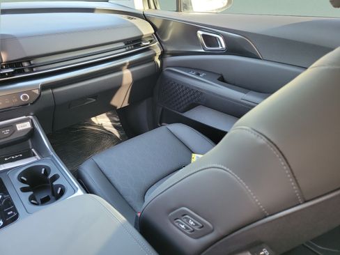 New 2027 Kia Carnival EX w/ Dark Edition Package FWD image 11