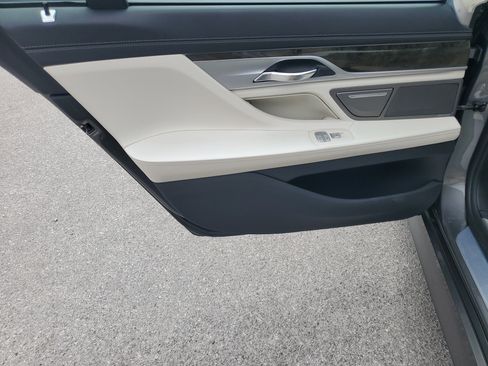 Used 2018 BMW 740i image 30