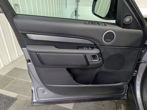 Used 2025 Land Rover Discovery Dynamic SE AWD/4WD image 14