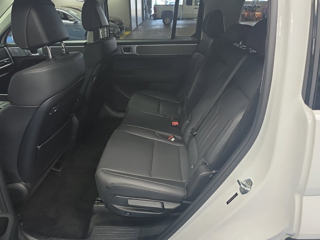 Used 2026 Hyundai Santa Fe SEL AWD/4WD image 14