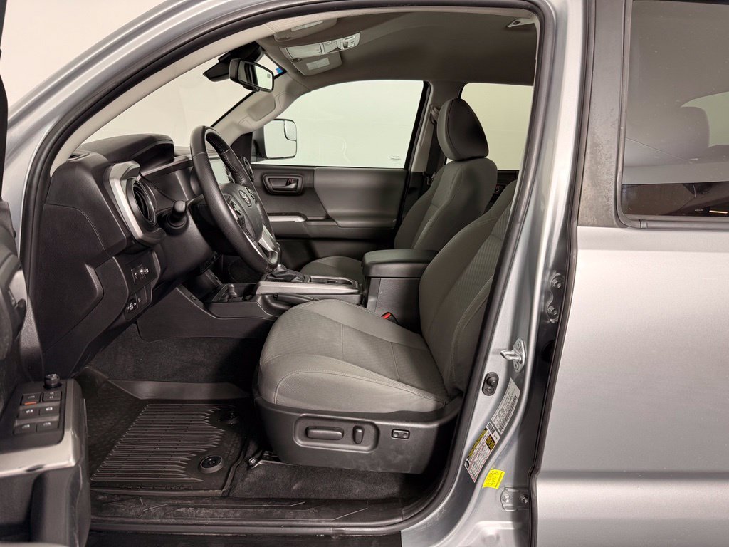 Certified 2023 Toyota Tacoma SR5 AWD/4WD image 2
