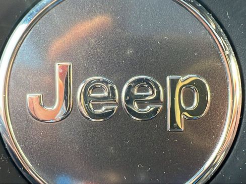 Used 2020 Jeep Grand Cherokee Limited w/ Luxury Group II AWD/4WD image 36