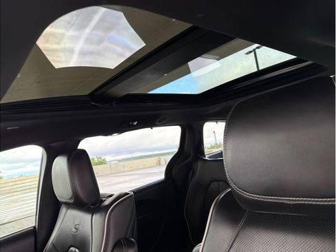 Used 2020 Chrysler Pacifica Limited w/ Advanced Safetytec Group FWD image 27
