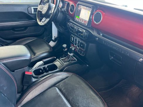 Used 2018 Jeep Wrangler Unlimited Rubicon AWD/4WD image 13
