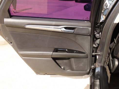 Used 2015 Ford Fusion SE image 18