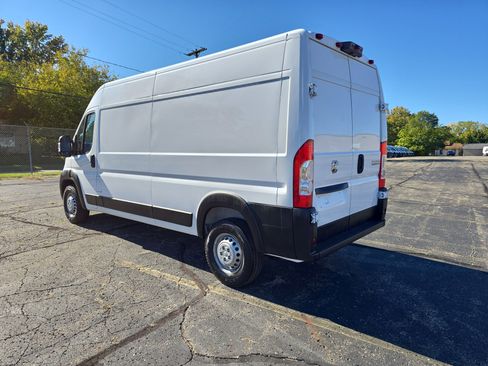 Used 2025 RAM ProMaster 2500 w/ Convenience Group image 3