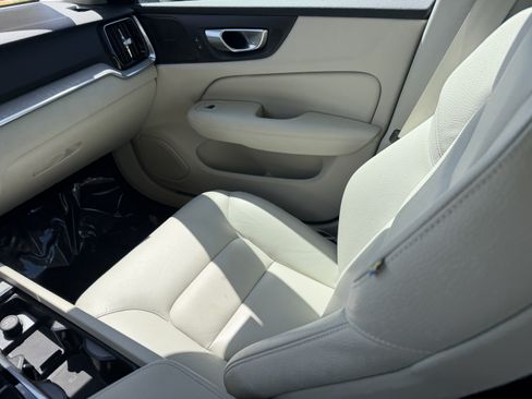 Certified 2025 Volvo S60 B5 Plus AWD/4WD image 15