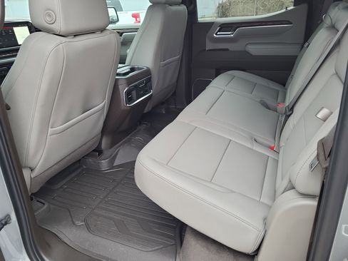 New 2026 GMC Sierra 1500 SLT image 13