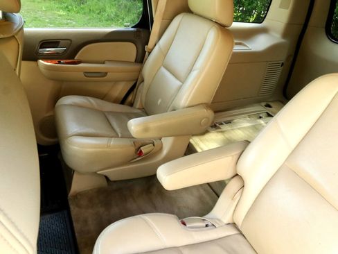Used 2012 Chevrolet Tahoe LTZ image 12