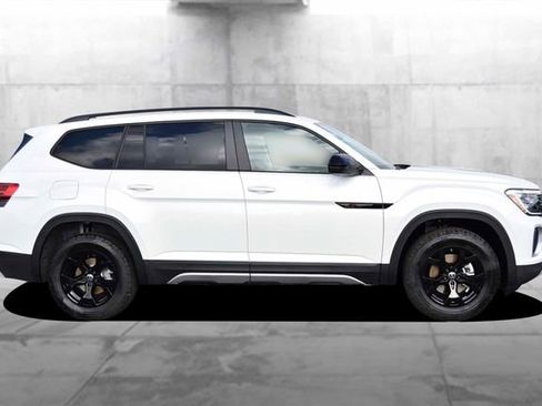 New 2026 Volkswagen Atlas Peak Edition image 5