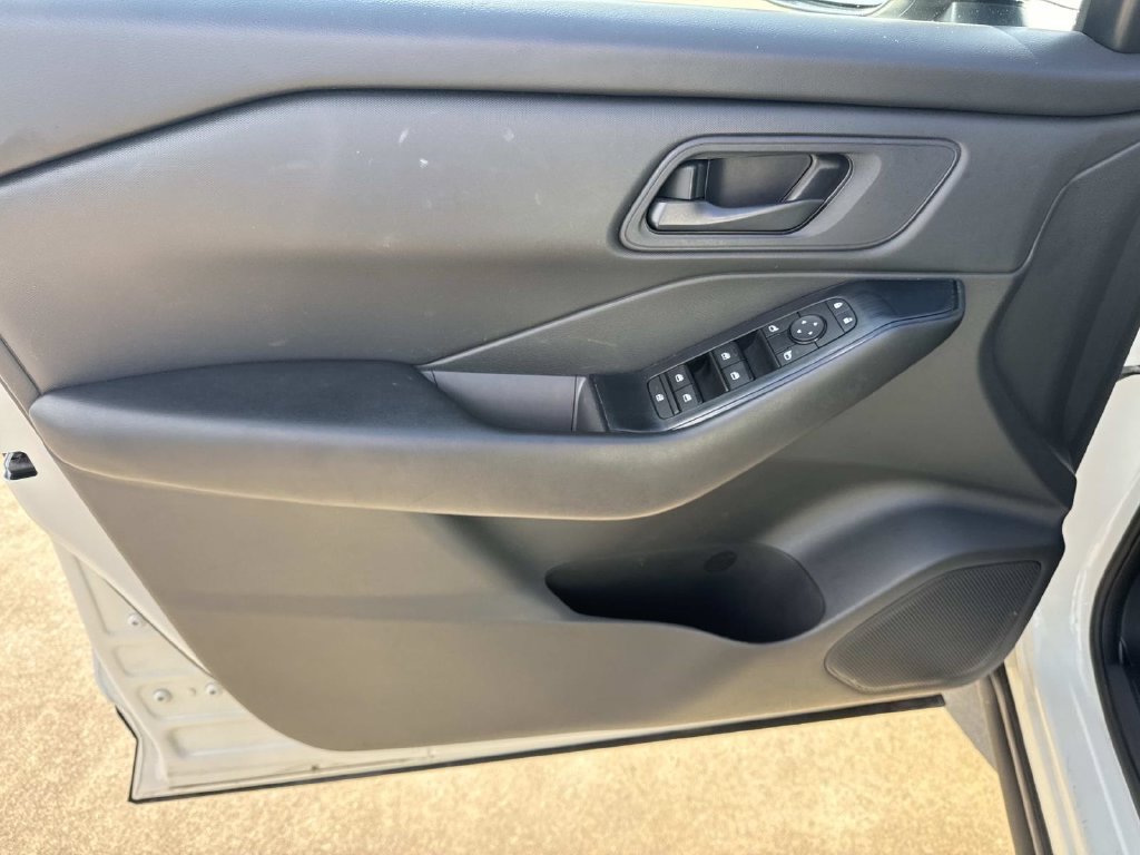 Used 2024 Nissan Rogue S FWD image 24