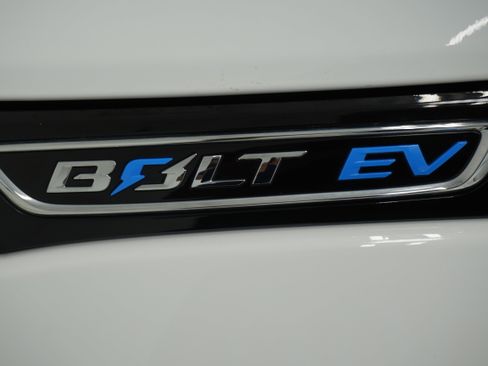Used 2021 Chevrolet Bolt LT image 8