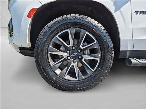 Used 2021 Chevrolet Tahoe Z71 w/ Luxury Package AWD/4WD image 28