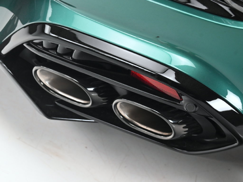 Used 2025 Aston Martin Vanquish RWD image 29