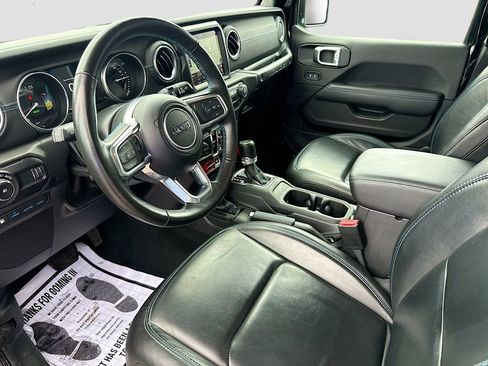 Used 2023 Jeep Wrangler Unlimited Rubicon 4xe w/ Cold Weather Group AWD/4WD image 25