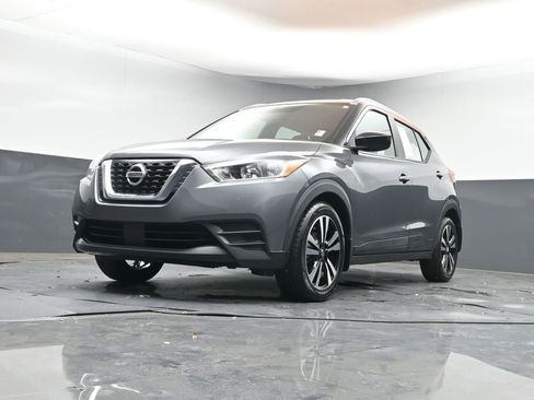 Used 2020 Nissan Kicks SV image 27