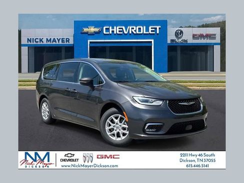 Used 2023 Chrysler Pacifica Touring-L FWD image 1