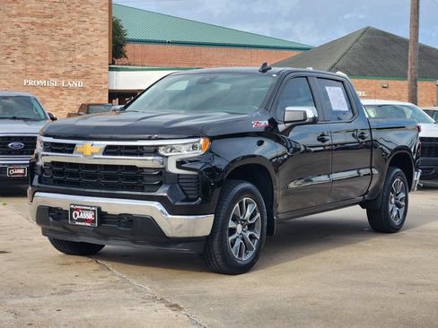 Used 2023 Chevrolet Silverado 1500 LT w/ Z71 Off-Road Package AWD/4WD image 3