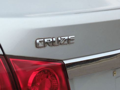 Used 2013 Chevrolet Cruze LT image 13