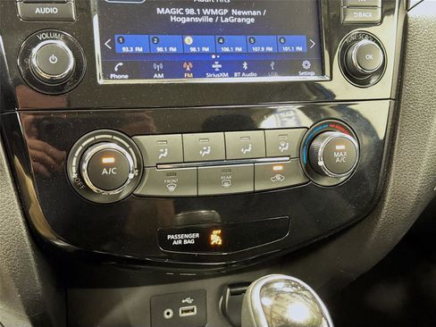 Used 2021 Nissan Rogue Sport S image 15