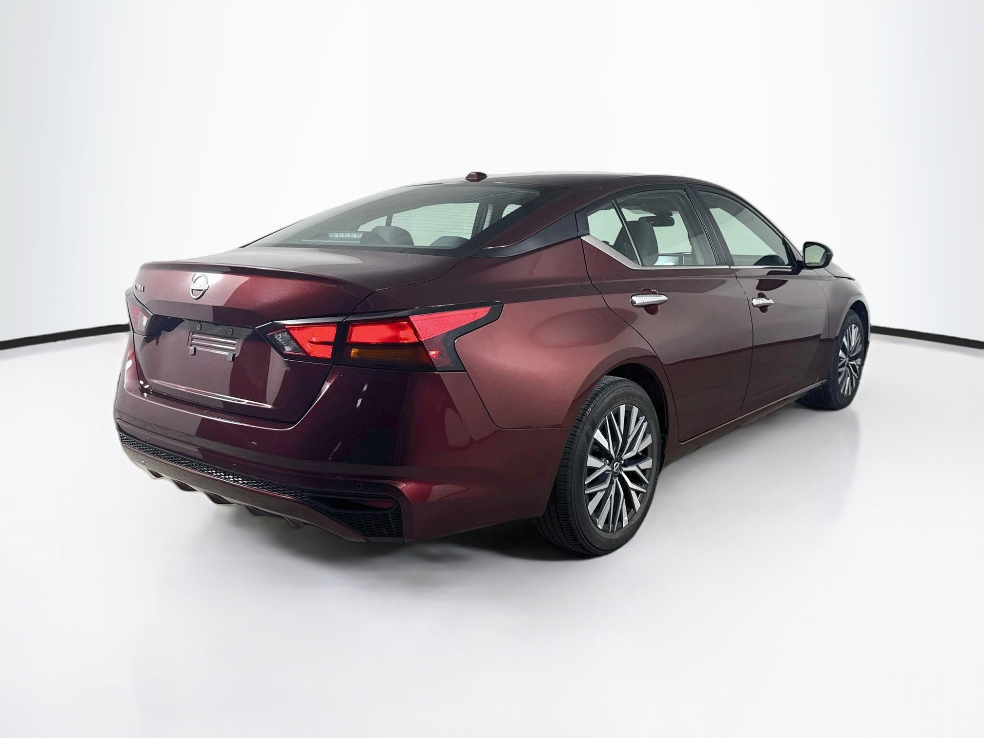 Used 2025 Nissan Altima 2.5 SV FWD image 30