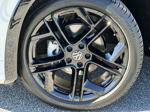 New 2026 Volkswagen Tiguan SE R-Line image 10