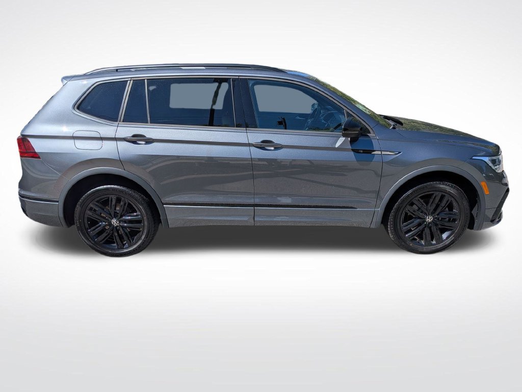 Used 2022 Volkswagen Tiguan SE R-Line AWD/4WD image 2