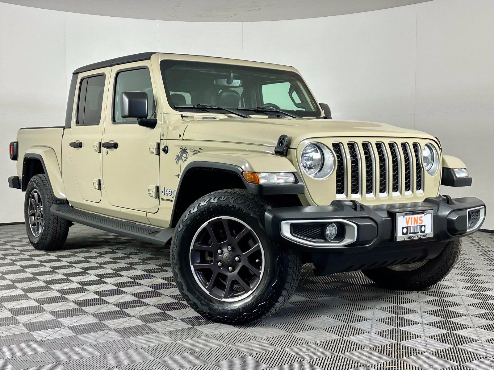 Used 2022 Jeep Gladiator Overland w/ Popular Equipment Package AWD/4WD image 1