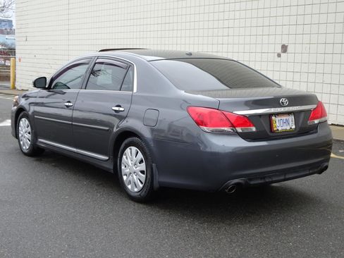 Used 2011 Toyota Avalon Limited image 5