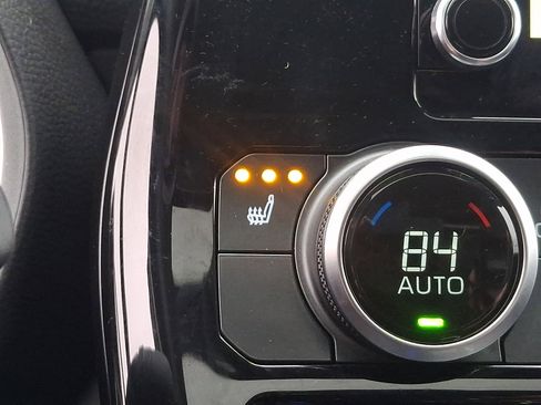 Used 2025 Toyota Highlander XLE image 25