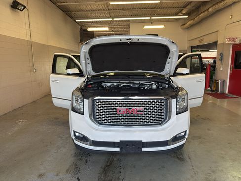 Used 2016 GMC Yukon XL Denali w/ Open Road Package AWD/4WD image 10