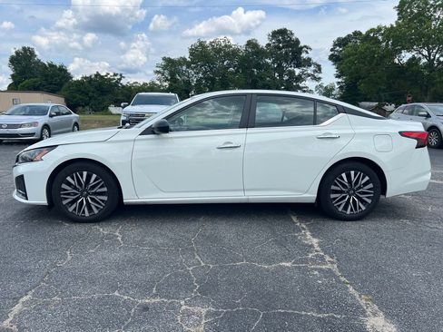 Used 2025 Nissan Altima 2.5 SV FWD image 7