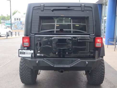 Used 2012 Jeep Wrangler Unlimited Rubicon w/ Connectivity Group AWD/4WD image 4