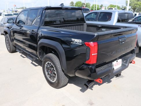 Used 2025 Toyota Tacoma TRD Off-Road image 5