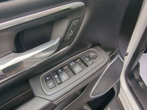 Used 2023 RAM 1500 Laramie AWD/4WD image 13