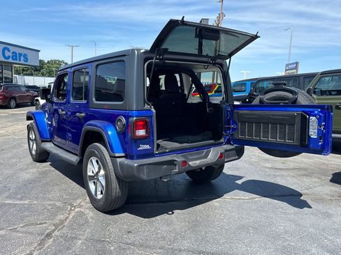 Used 2018 Jeep Wrangler Unlimited Sahara AWD/4WD image 18
