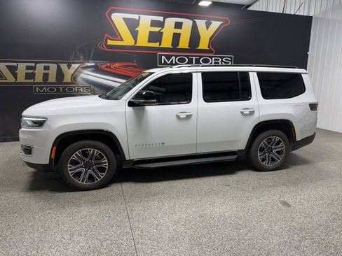 Used 2024 Jeep Wagoneer 4WD w/ Premium Group I image 2