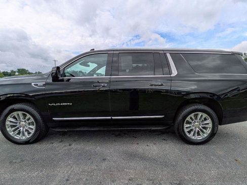 Used 2023 GMC Yukon XL SLT w/ SLT Luxury Package AWD/4WD image 6