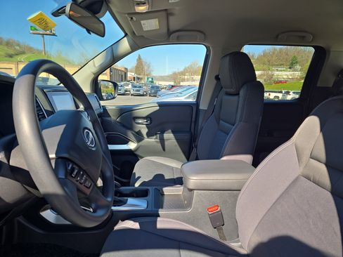 Used 2022 Nissan Frontier SV w/ Technology Package AWD/4WD image 12