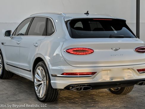 Used 2024 Bentley Bentayga image 6
