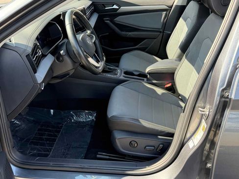 Used 2025 Volkswagen Jetta SE FWD image 21
