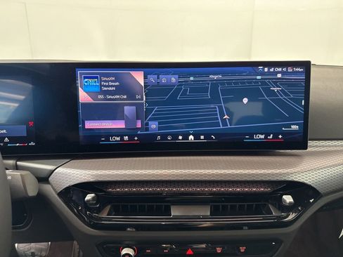 New 2025 BMW 330i Sedan w/ M Sport Package image 10