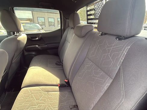 Used 2018 Toyota Tacoma TRD Sport w/ Technology Package image 20