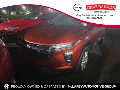 Used 2024 Chevrolet Trax LS w/ LS Convenience Package FWD image 1