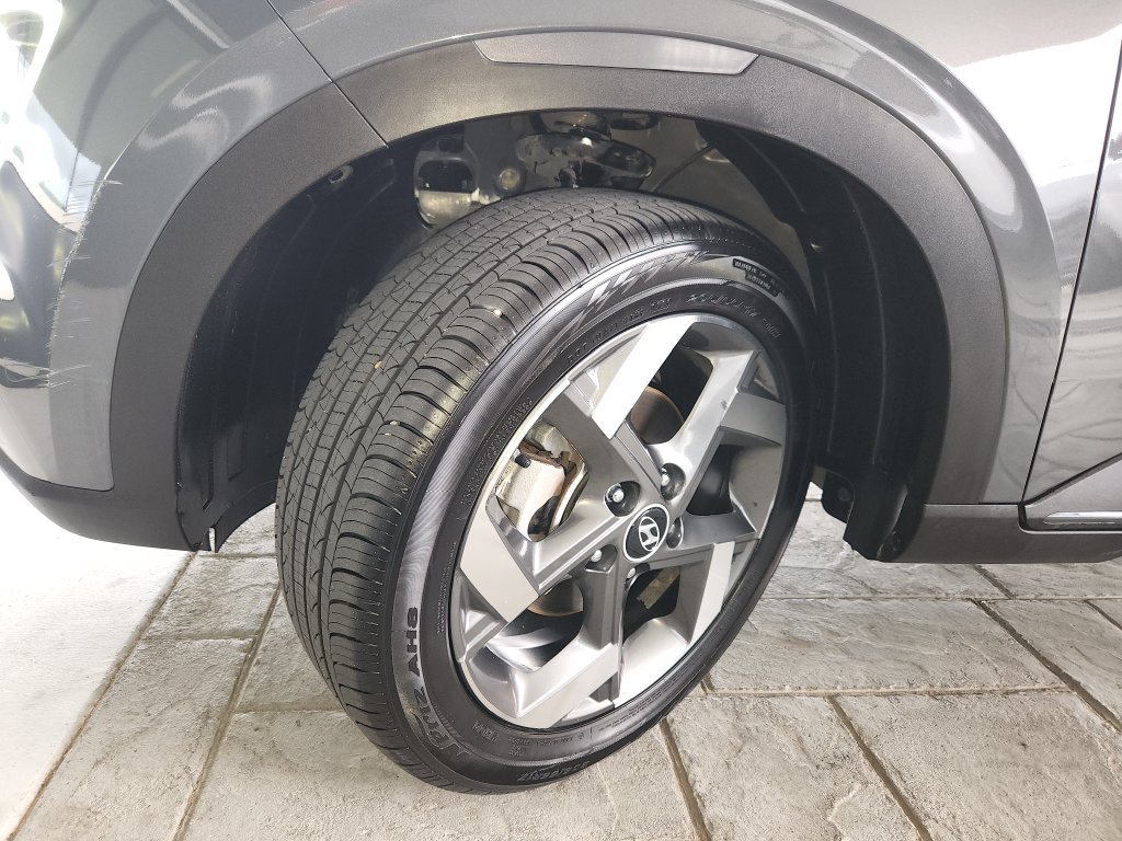 Used 2024 Hyundai Venue Limited FWD image 32