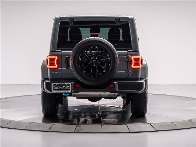 Used 2024 Jeep Wrangler Unlimited Sahara w/ Technology Group AWD/4WD image 4