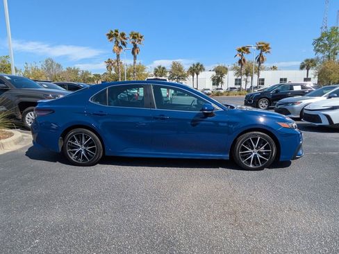 Used 2024 Toyota Camry SE image 4