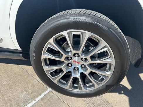 Used 2025 GMC Yukon Denali w/ Denali Reserve Package image 11